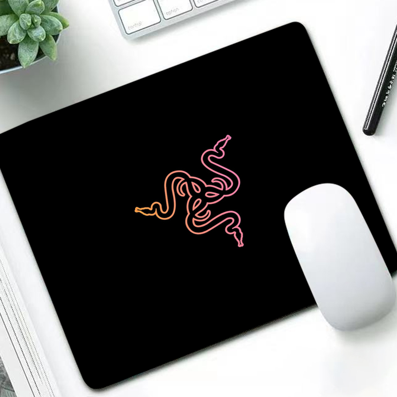 Laptop Accessories For Gaming - Razer 高級マウスパッド アニメ ゲーマー デスクマット PC