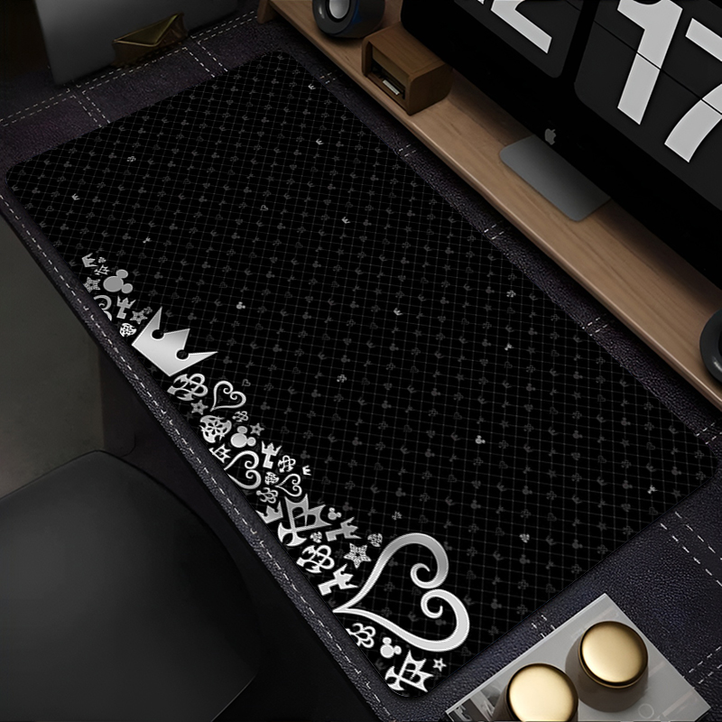黒と白のアニメデスクトップマットオフィス PC ゲームアクセ - Laptop Accessories Nearby のレビューと価格