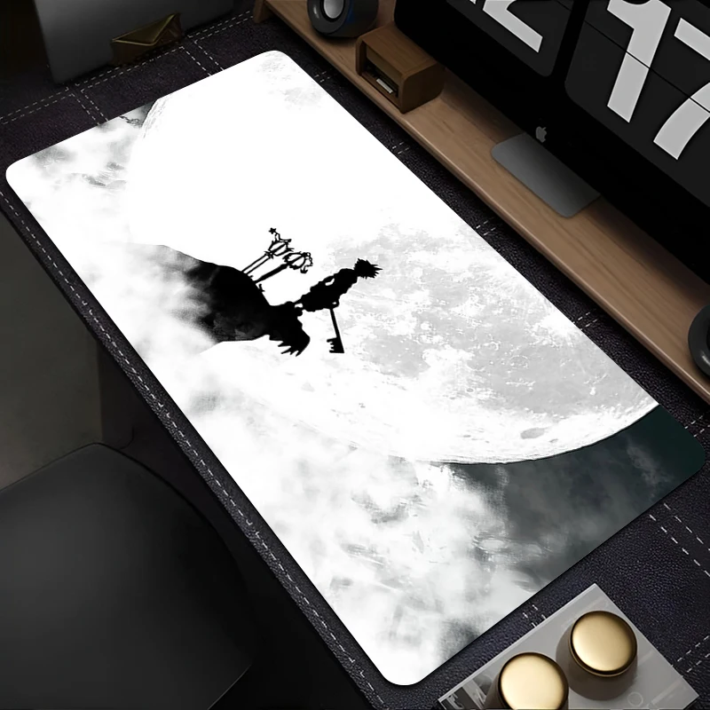 黒と白のアニメデスクトップマットオフィス PC ゲームアクセ - Laptop Accessories Nearby のレビューと価格